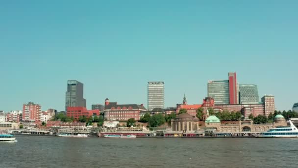 Hamburg manzaralı St. Pauli Piers ve Elbe Gezinti Alanı — Stok video