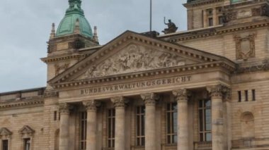 Federal İdare Mahkemesi Bundesverwaltungsgericht, Almanya 'nın beş yüksek mahkemesinden biridir. Leipzig' deki en güzel binalardan biridir.