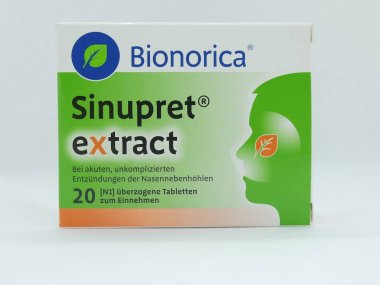 Berlin, Almanya-2019: Sinupret ekstresi. Almanca metin: Sinupret ekstresi. Parananasal sinüsler inflamasyon durumunda. 20 hap.