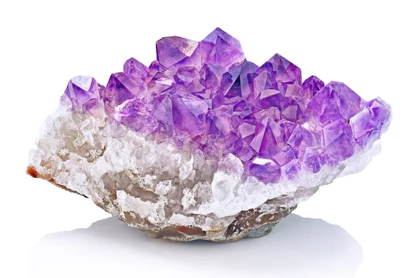 Violettem Kristallstein Makromineral Lila Raue Amethyst Quarzkristalle Geode Auf Weißem — Stockfoto