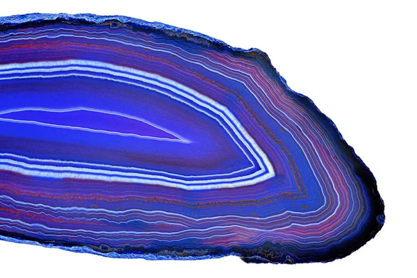 カラフルな青瑪瑙結晶断面が白い背景の分離を驚くほどです 自然な半透明瑪瑙結晶表面 青い抽象的な構造スライス鉱物石マクロ クローズ アップ — ストック写真