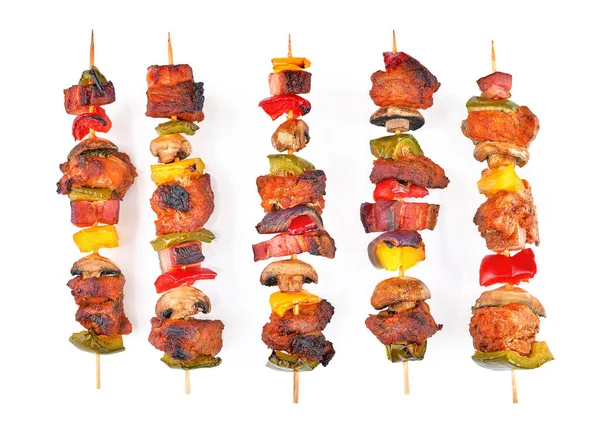 Rostat Fläsk Grillspett Med Bacon Tärnad Röd Gul Grön Paprika — Stockfoto