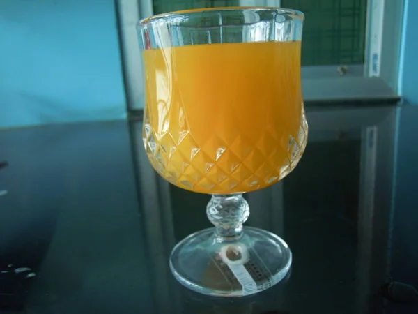 Ein Kaltes Getränk Aus Reifem Mangosaft Einem Schönen Glas Ist — Stockfoto