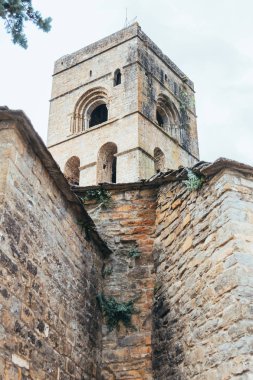 Ainsa, İspanya - 19 Ağustos 2019 - İspanya Arag n'de Ziyaret Edilen En Güzel Köylerden biridir.