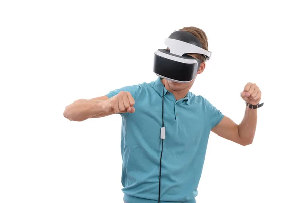 Garoto caucasiano brincando com óculos de realidade virtual vestidos com uma camisa de pólo azul isolada em fundo branco — Fotografia de Stock