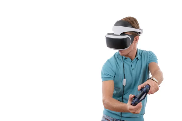 Anak laki-laki kaukasia bermain dengan kacamata realitas dan pengendali konsol virtual mengenakan kemeja polo biru yang terisolasi dengan latar belakang putih — Stok Foto