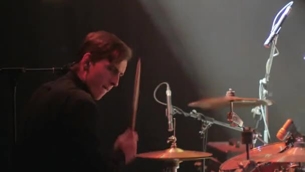 Koncert Video Perkusista Basista Scenie — Wideo stockowe