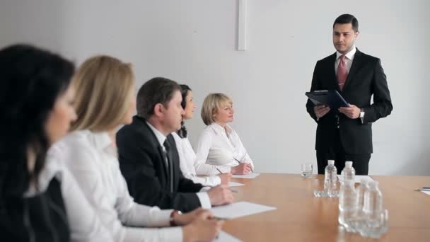 Quell Uomo Alla Conferenza Ufficio Impiegato Domande All Uomo Uomo — Video Stock