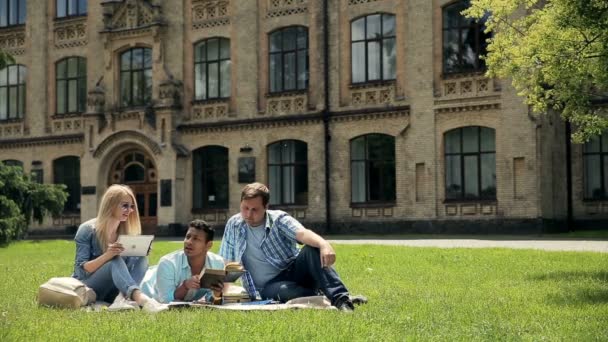 Video Three Students Lying Blanket Green Grass Lawn Books Digital — Stock Video