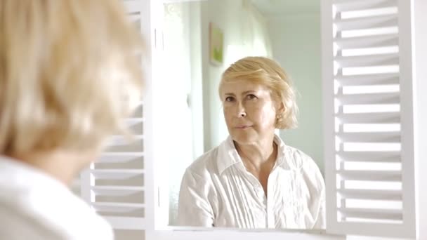 Woman Takes Her Glasses Elderly Woman Put Cream Face Lady — Stock Video