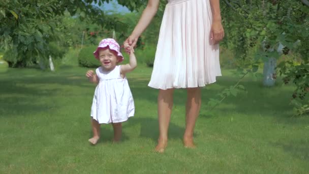 Baby Her Mother Handle Walk Garden Mom Daughter Walk Barefoot — Stock Video