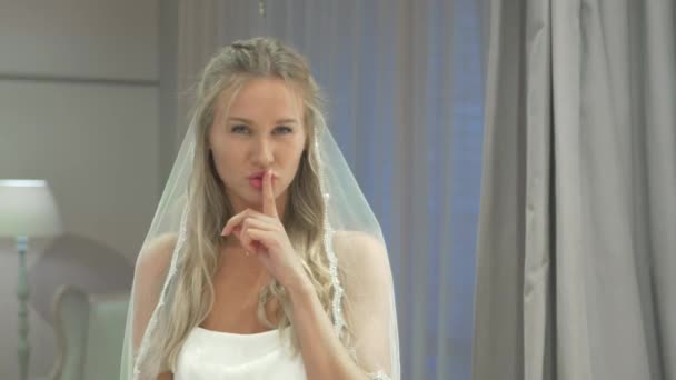 Fotocamera Concentra Sulla Bella Sposa Velo Nuziale Abito Sposa Ragazza — Video Stock