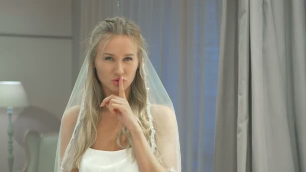 Camera Focuses Beautiful Bride Bridal Veil Wedding Dress Girl Smiling — ストック動画