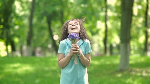 Happy Curly Woman Holding Flowers Park — Stock Video