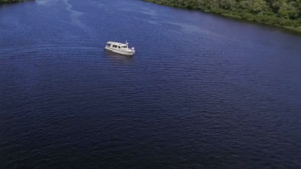 Barco Flota Largo Del Río Hermosa Vista Aérea Desde Dron — Vídeo de stock