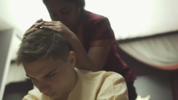 Boy Gets Thai Shoulder Massage Beautiful Thai Masseuse Close — Stock Video