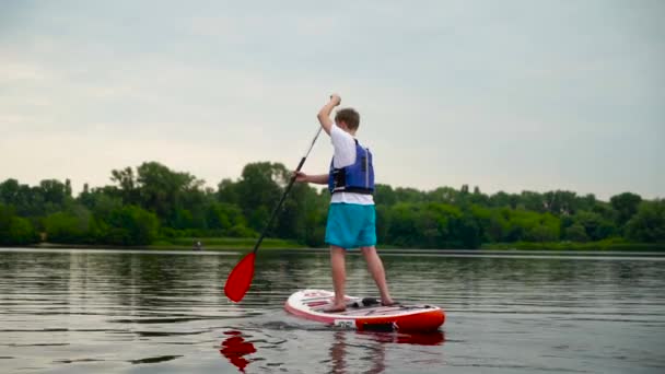 Young Man Swims Standing Kayak River Guy Swims Kayak Shifting — Stock Video