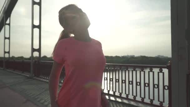 Kız Sabahları Açık Havada Egzersiz Yapıyor Bayan Dışarıda Tek Başına — Stok video