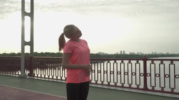Fille Réchauffe Avant Faire Jogging Dame Passe Temps Seule Dehors — Video