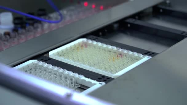 Laboratuvardaki Elektronik Ekipman Yakından Çalışıyor Araştırma Yapan Makineler Bilim Meslek — Stok video