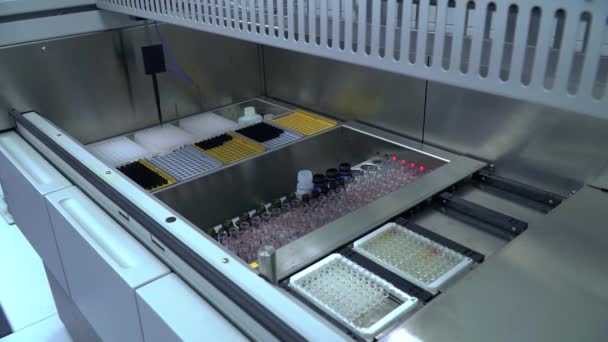Attrezzature Moderne Nel Nuovo Laboratorio Chimico Funzionamento Automatizzato Delle Apparecchiature — Video Stock