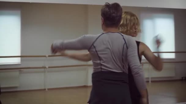 Video Van Dansen Gepassioneerde Paar Studio — Stockvideo