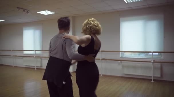 Video Professional Dancing Couple Studio — Stock Video