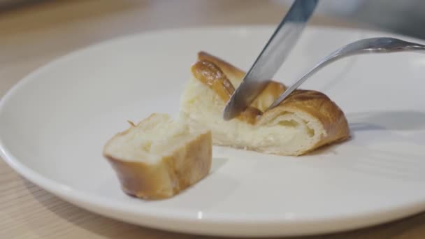 Knife Cuts Delicious Piece Khachapuri Lying Plate Closeup — Stock Video
