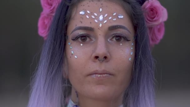 Gros Plan Portrait Jeune Femme Sensuelle Avec Maquillage Étincelant Une — Video