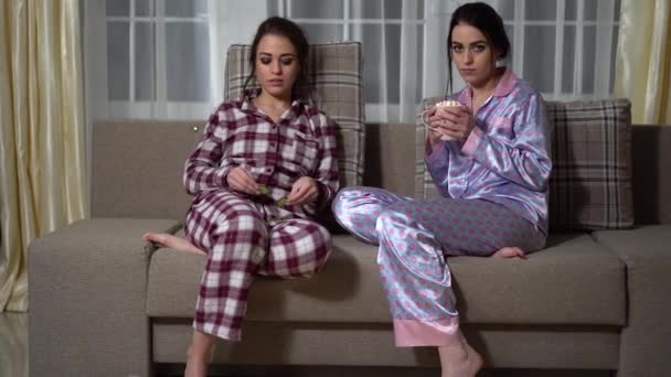 Pretty Twins Sisters Relaxing Evening Cozy Living Room Watching Movie — Stock Video