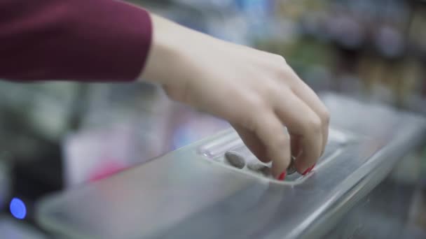 Handen Van Verkoper Koper Close Hand Van Verkoper Die Geld — Stockvideo