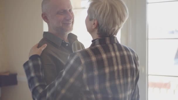 Volwassen Paar Liefde Dansen Langzaam Dans Binnen — Stockvideo