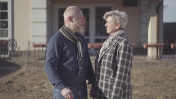 Happy Senior Couple Bald Man Woman Grey Short Hair Coat — Stock Video