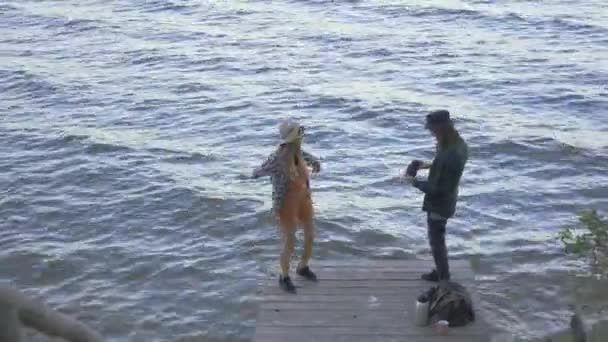 Young Millennial Tourist Couple Plaid Shirts Standing Pier Chatting Background — ストック動画