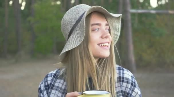 Young Caucasian Girl Plaid Shirt Sitting Forest Yellow Cup Smiling — ストック動画