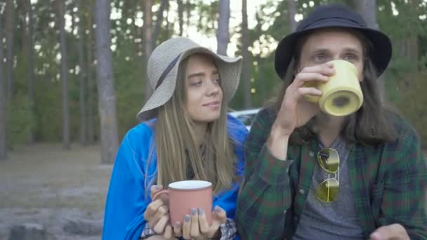 Young Couple Tourists Sitting Forest Drinking Tea Coffee Happy Caucasian — ストック動画