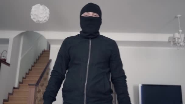 Thief Black Clothes Balaclava Bat Standing Large Living Room Guy — Stok video