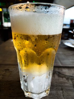 eski masada bira bardağı