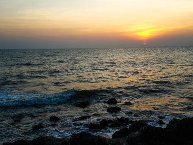 Meslek akşamı gün batımı ve sörf