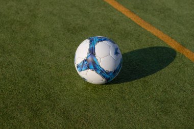 Futbol topuna bir tekme.