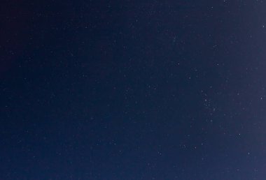Gece yıldızlı gökyüzü. Açık bir gecede görülebilir alan