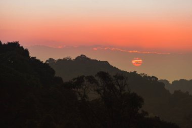 Günbatımı Doi Luang Chiang Dao Mountain, Chiang Mai, Tayland