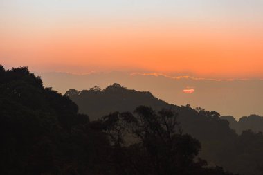 Günbatımı Doi Luang Chiang Dao Mountain, Chiang Mai, Tayland