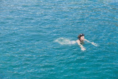 Surat Thani, Tayland - 19 Temmuz: Ang Thong Ulusal Deniz Parkı içinde Temmuz'da 19,2016 içinde Surat Thani, Tayland şnorkel ile turistler keyfini çıkarın.