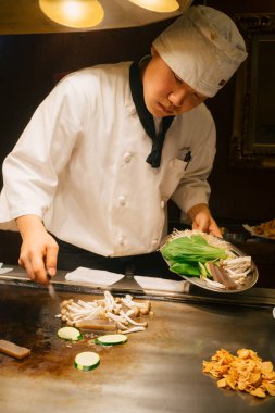 Kobe, Japonya - 29 Mar 2016: sığır eti biftek veya tepanyaki Kobe, Japonya Japon restoranında yemek Şef.