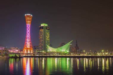 Kobe Kulesi'nde akşam sahnede Kobe, Japonya'nın Kobe bağlantı noktası.