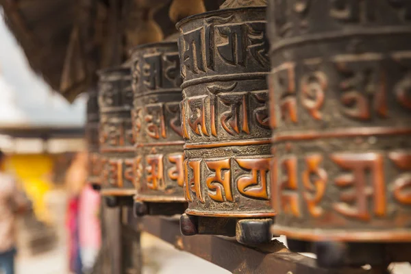 チベットの祈りの車輪や忠実な仏教徒の祈りのロール — ストック写真
