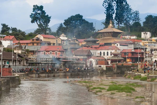 Kathmandu Nepal Września 2015 Pashupatinath Świątyni Spalanie Ghaty Katmandu Września — Zdjęcie stockowe