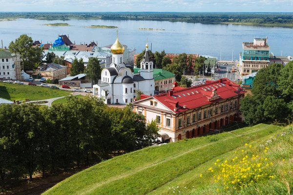 Nižnyj Novgorod, Rusko, 12. červenec 2019. Letecký panoramatický výhled na město v letním dni. — Stock fotografie