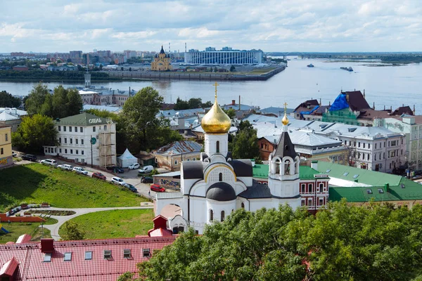 Nižnyj Novgorod, Rusko, 12. červenec 2019. Letecký panoramatický výhled na město v letním dni. — Stock fotografie